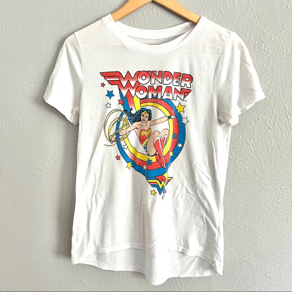 Wonder Woman superhero graphic t-shirt, size large